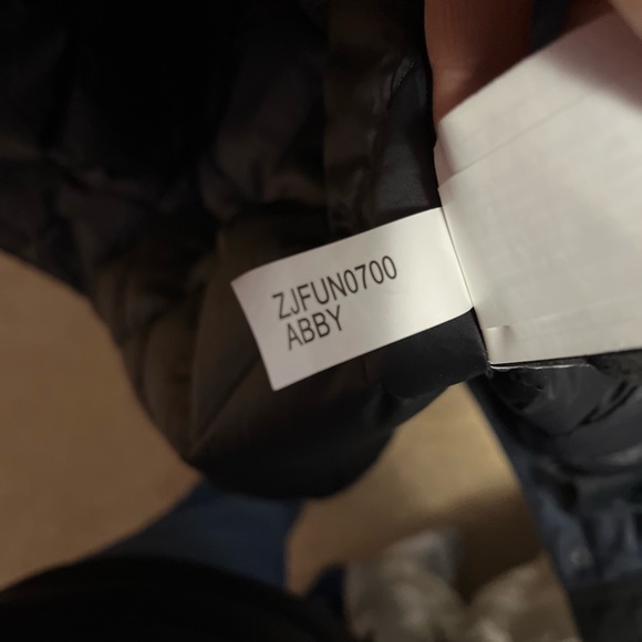 Brand New Women’s Nobis parka. - Picture 5 of 12